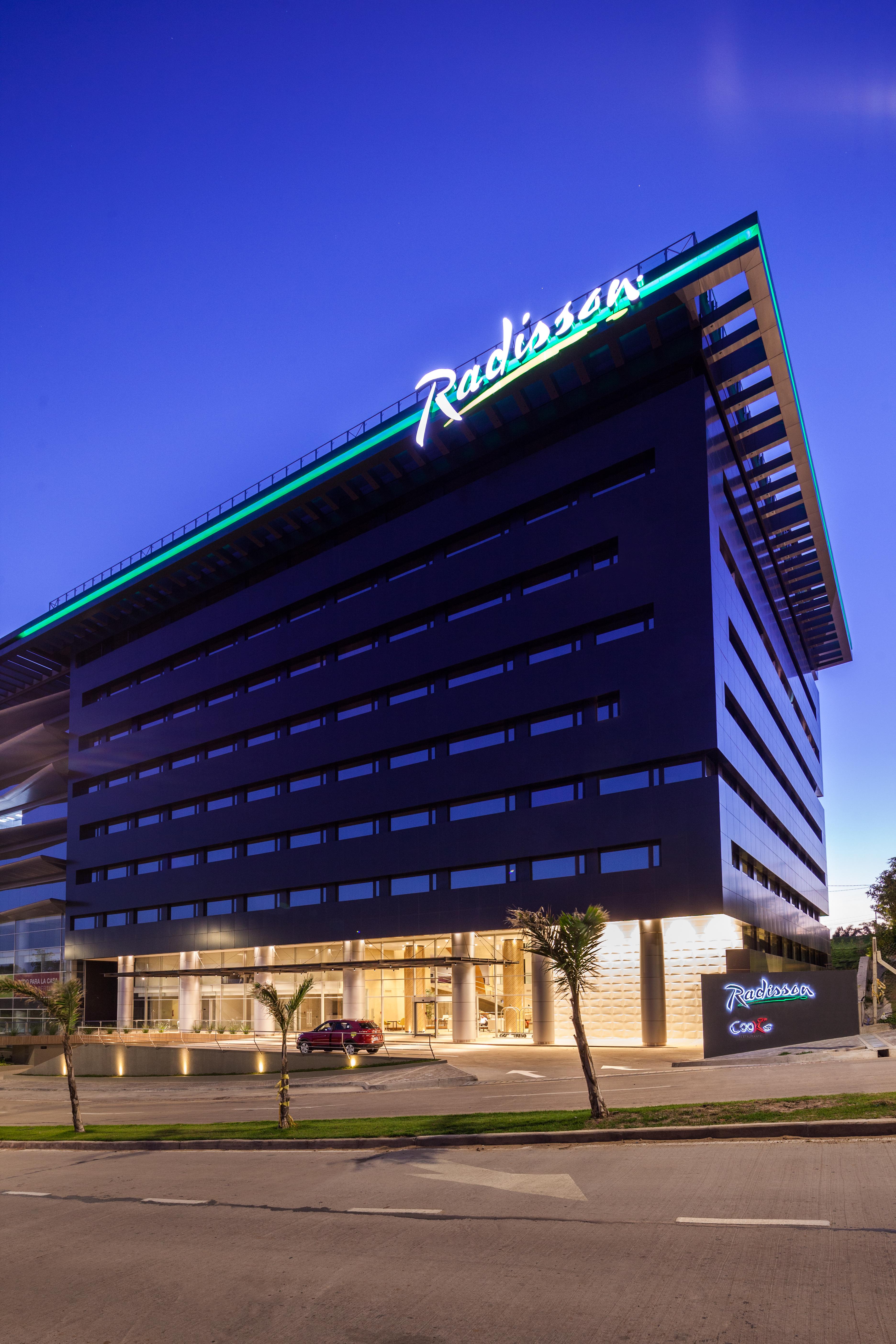 Radisson Hotel Santa Cruz Santa Cruz de La Sierra Exterior photo